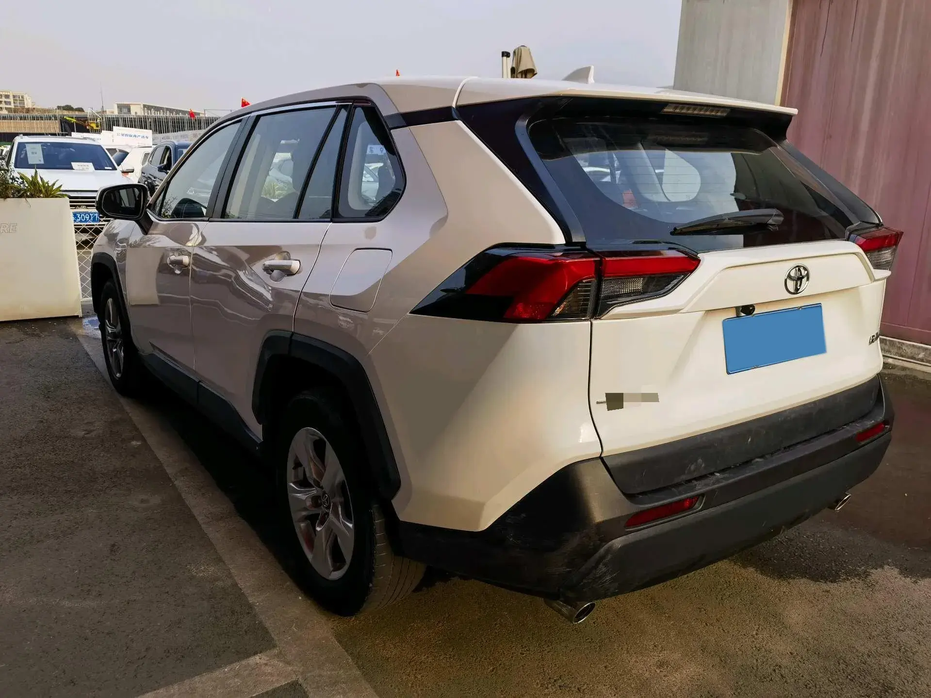 2023 TOYOTA RAV4 thumbnail 4