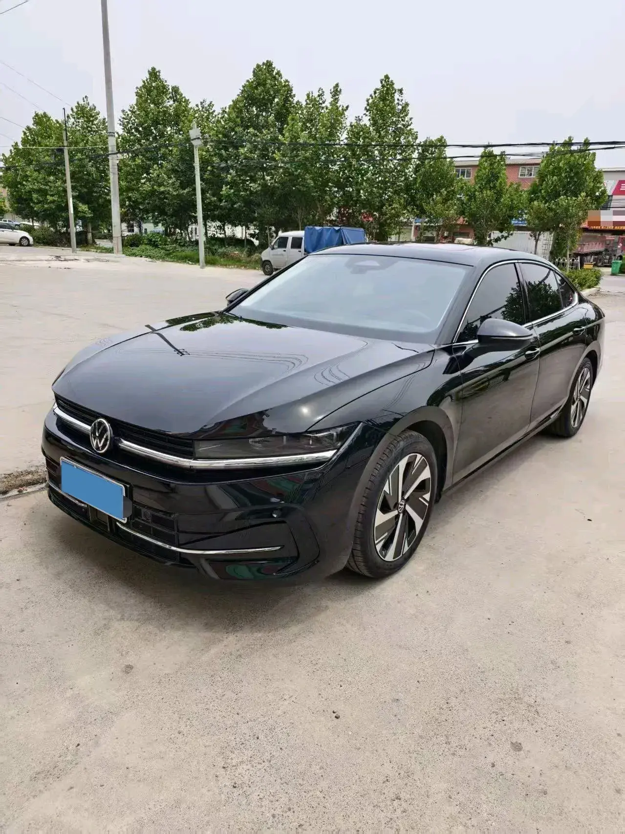 2024 VOLKSWAGEN MAGOTAN view 1