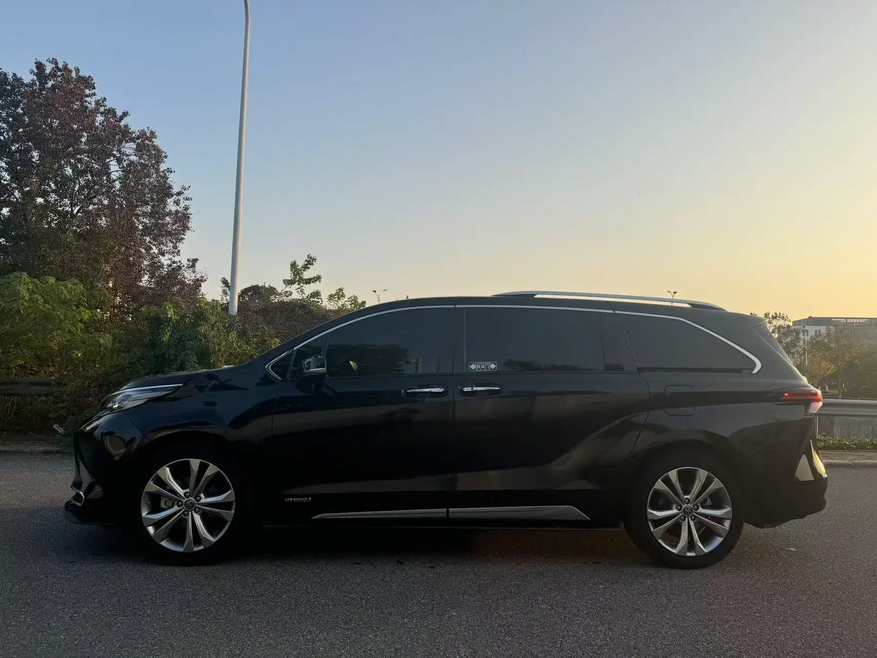 2023 TOYOTA SIENNA thumbnail 3