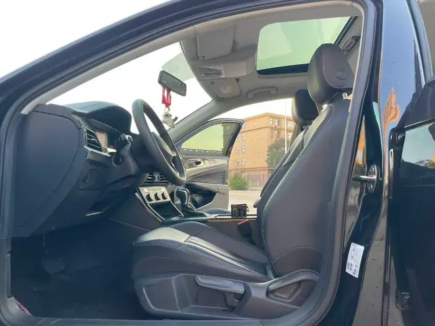 2024 VOLKSWAGEN PASSAT thumbnail 4