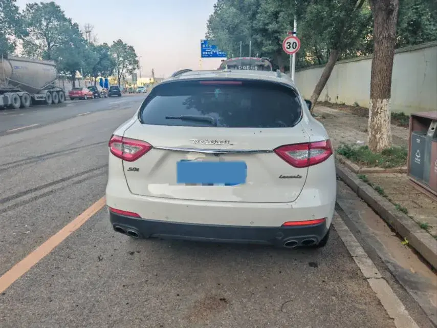 2016 MASERATI LEVANTE thumbnail 3