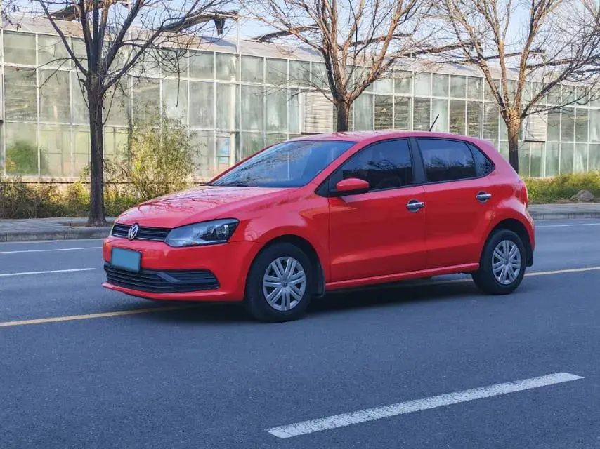 2018 VOLKSWAGEN POLO view 1
