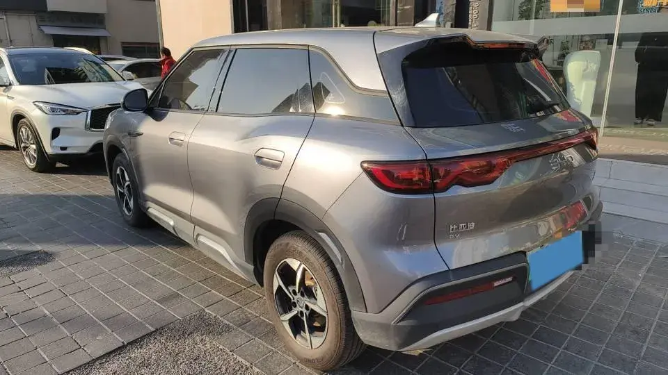 2025 BYD YUAN thumbnail 3