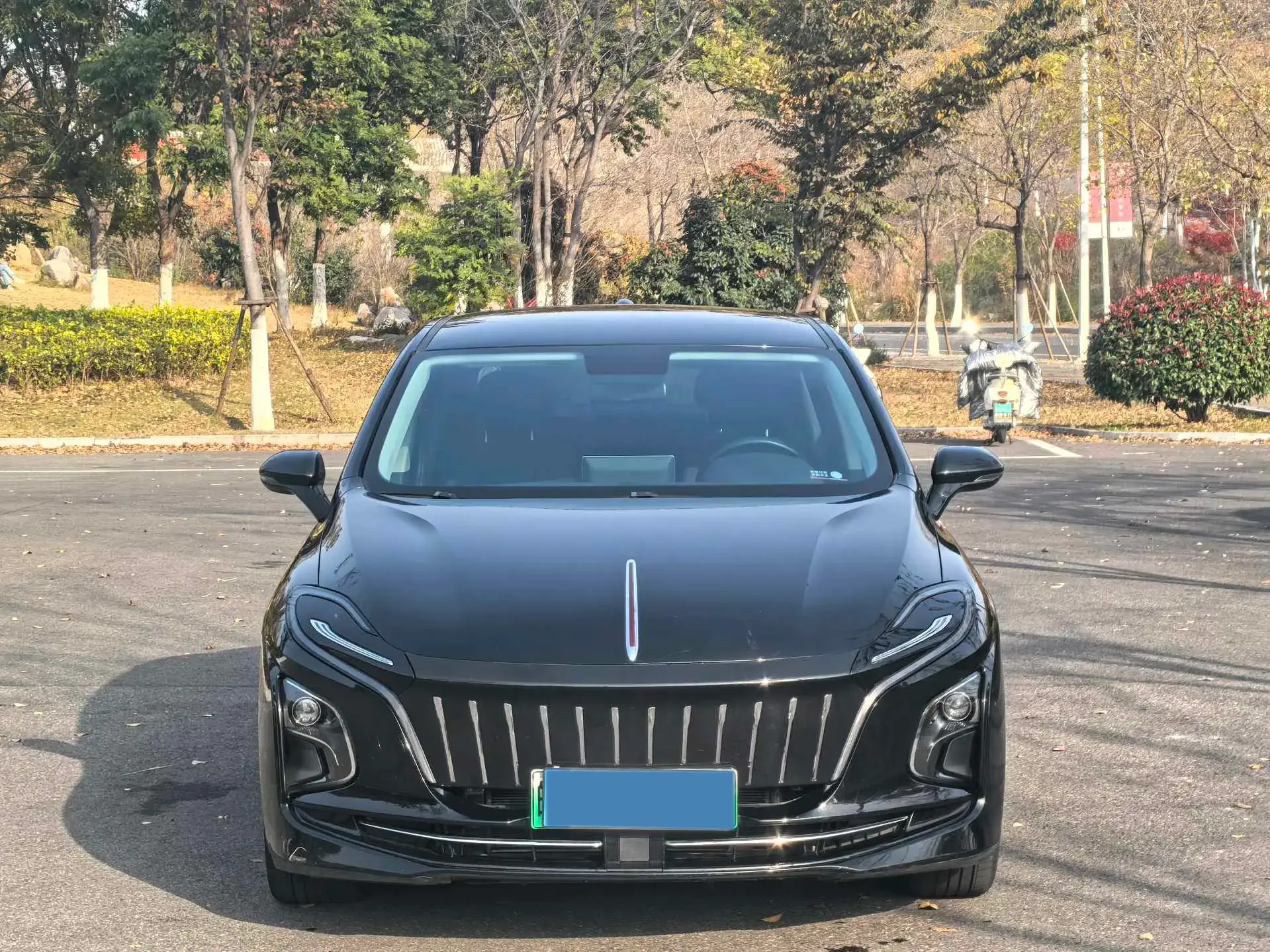 2022 HONGQI E-QM5 thumbnail 2
