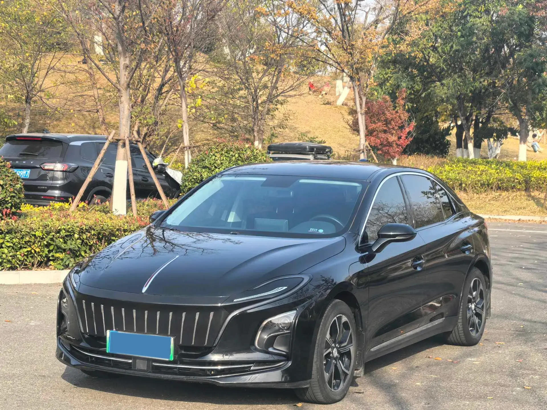 2022 HONGQI E-QM5 view 1