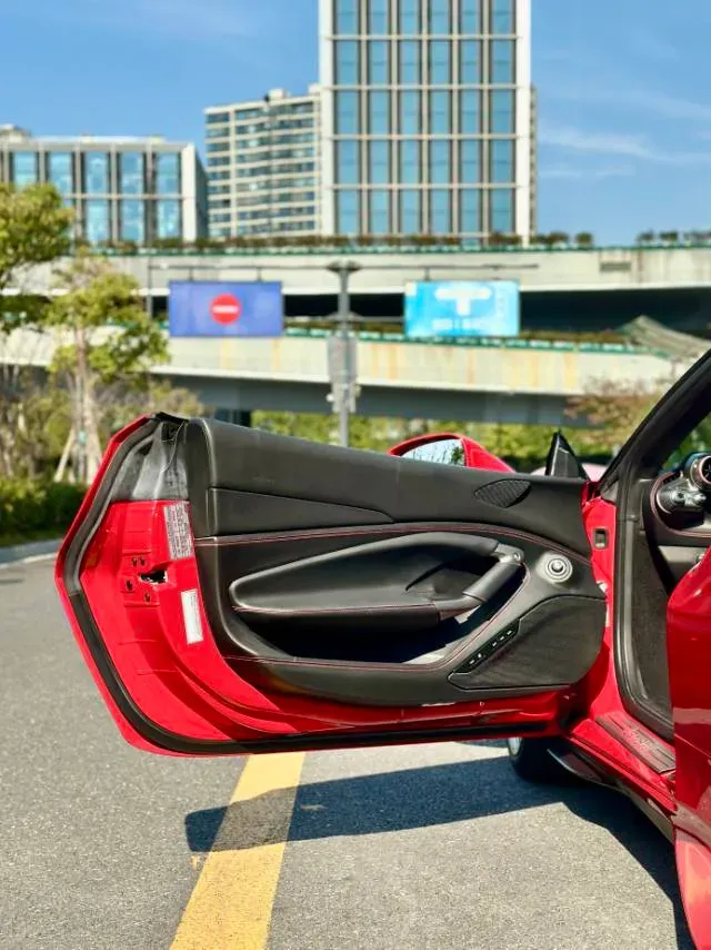 2019 Ferrari F8 3.9T 720HP V8 7DCT,autocango,china used car exporter,china ev exporter,chinese used car exporter,chinese used ev exporter