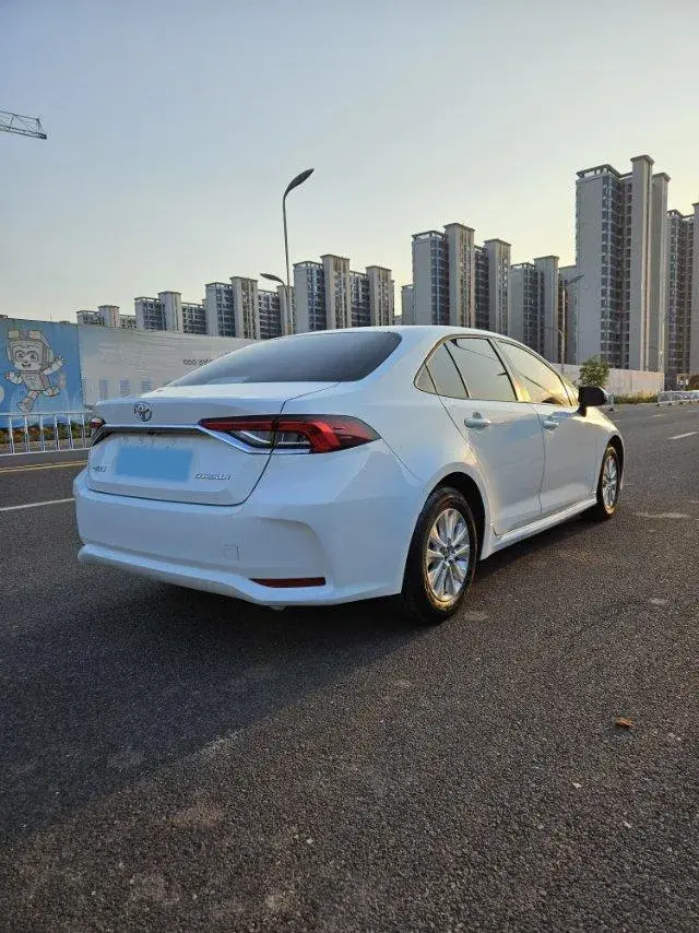 2021 TOYOTA COROLLA thumbnail 4