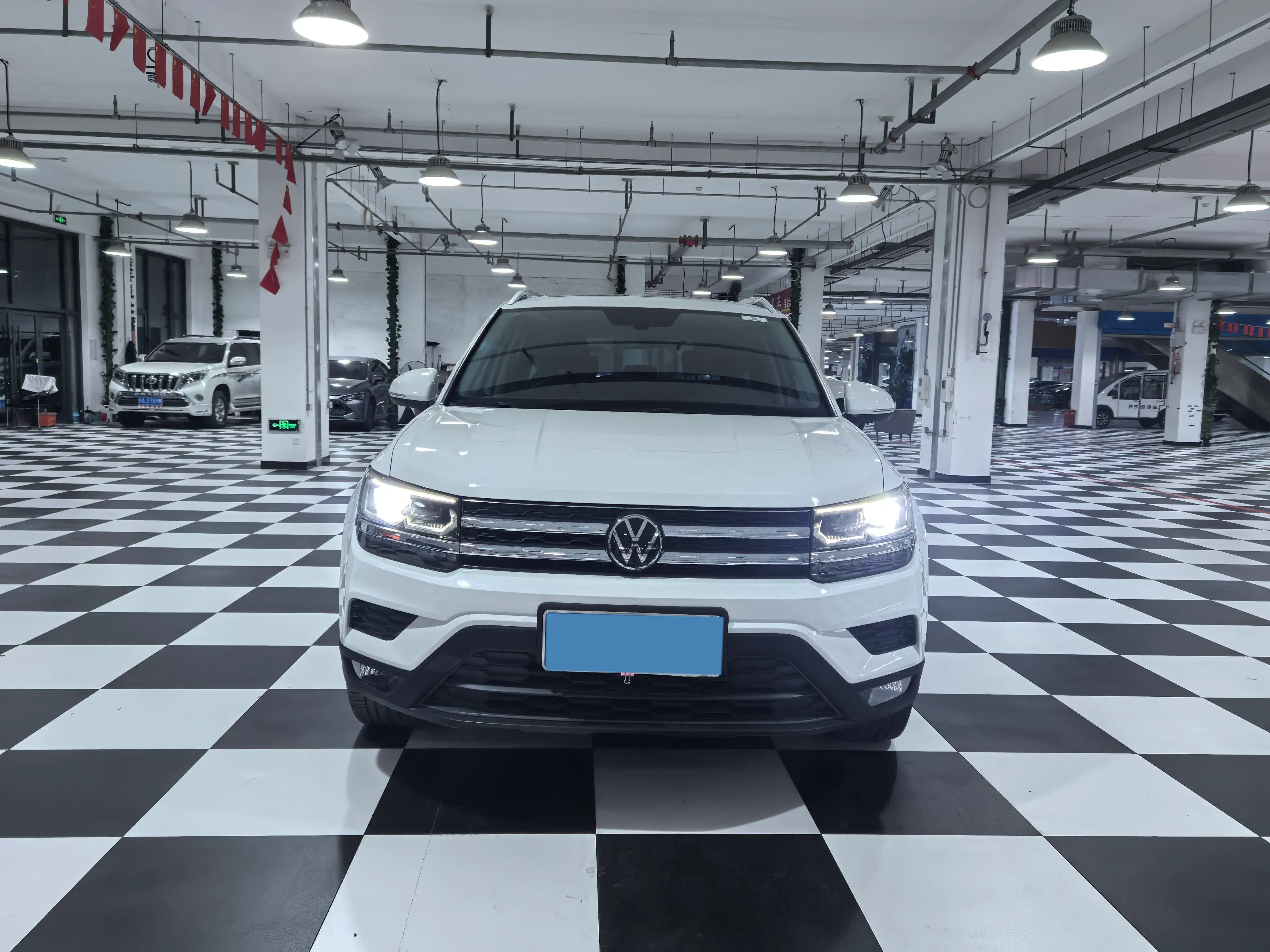 2021 VOLKSWAGEN THARU thumbnail 2