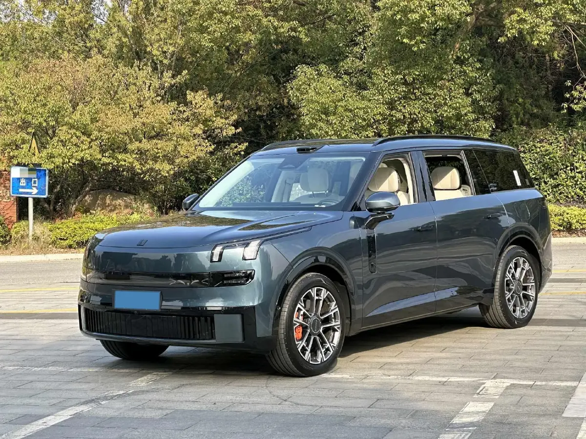 2025 LYNK&CO 900 2.0T 254HP L4 3DHT PHEV