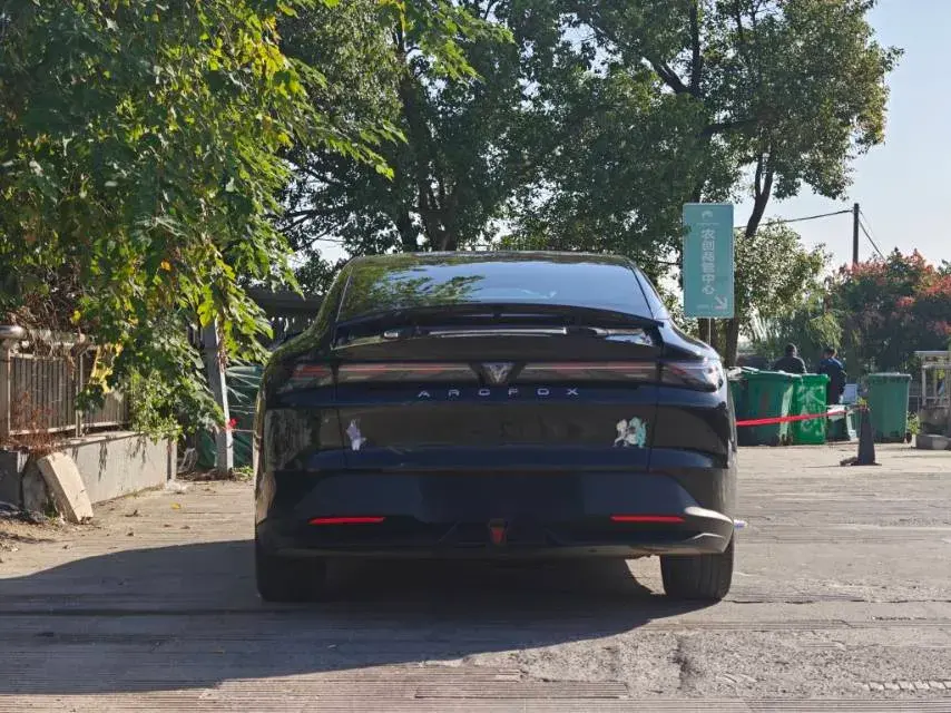 2025 ARCFOX ΑS5 thumbnail 4