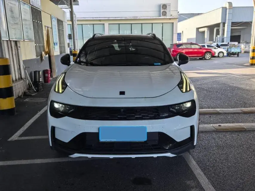 2022 LYNK&CO 01 thumbnail 2