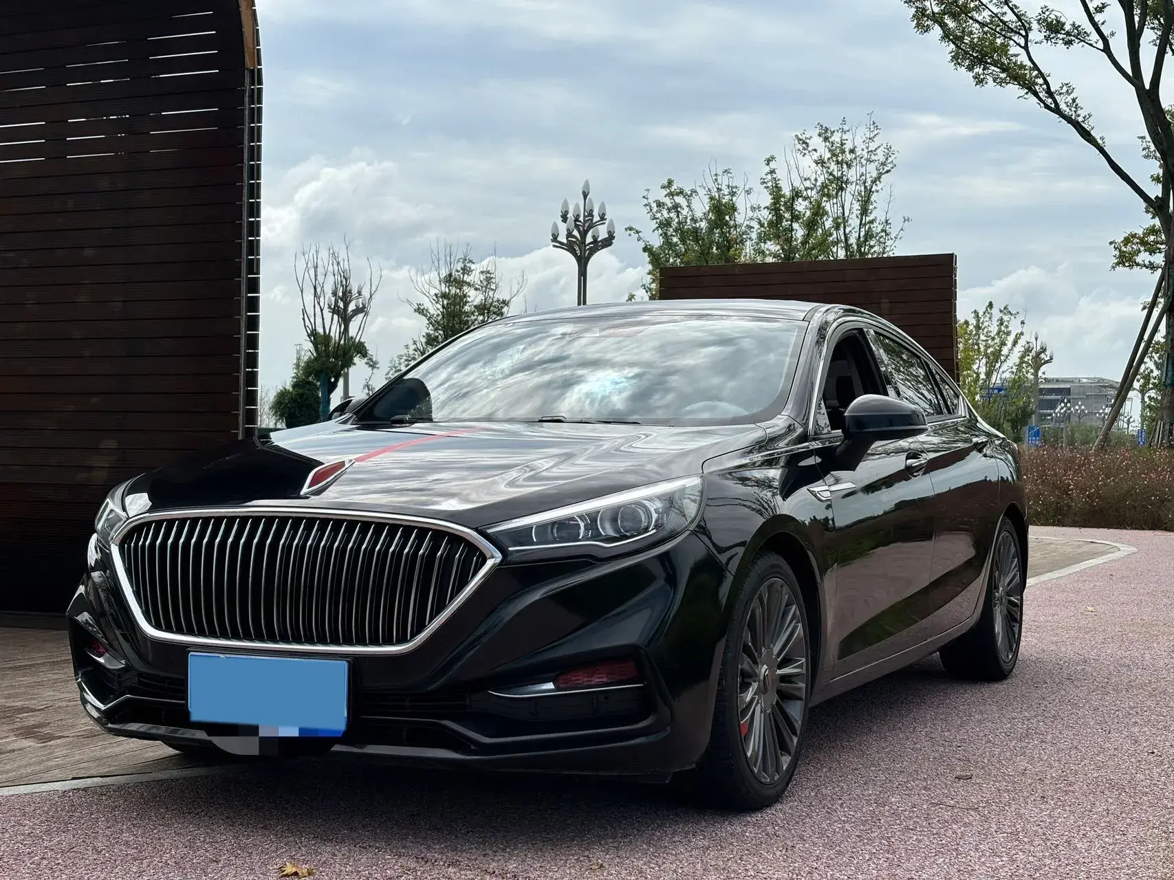 2018 HONGQI H5 view 1