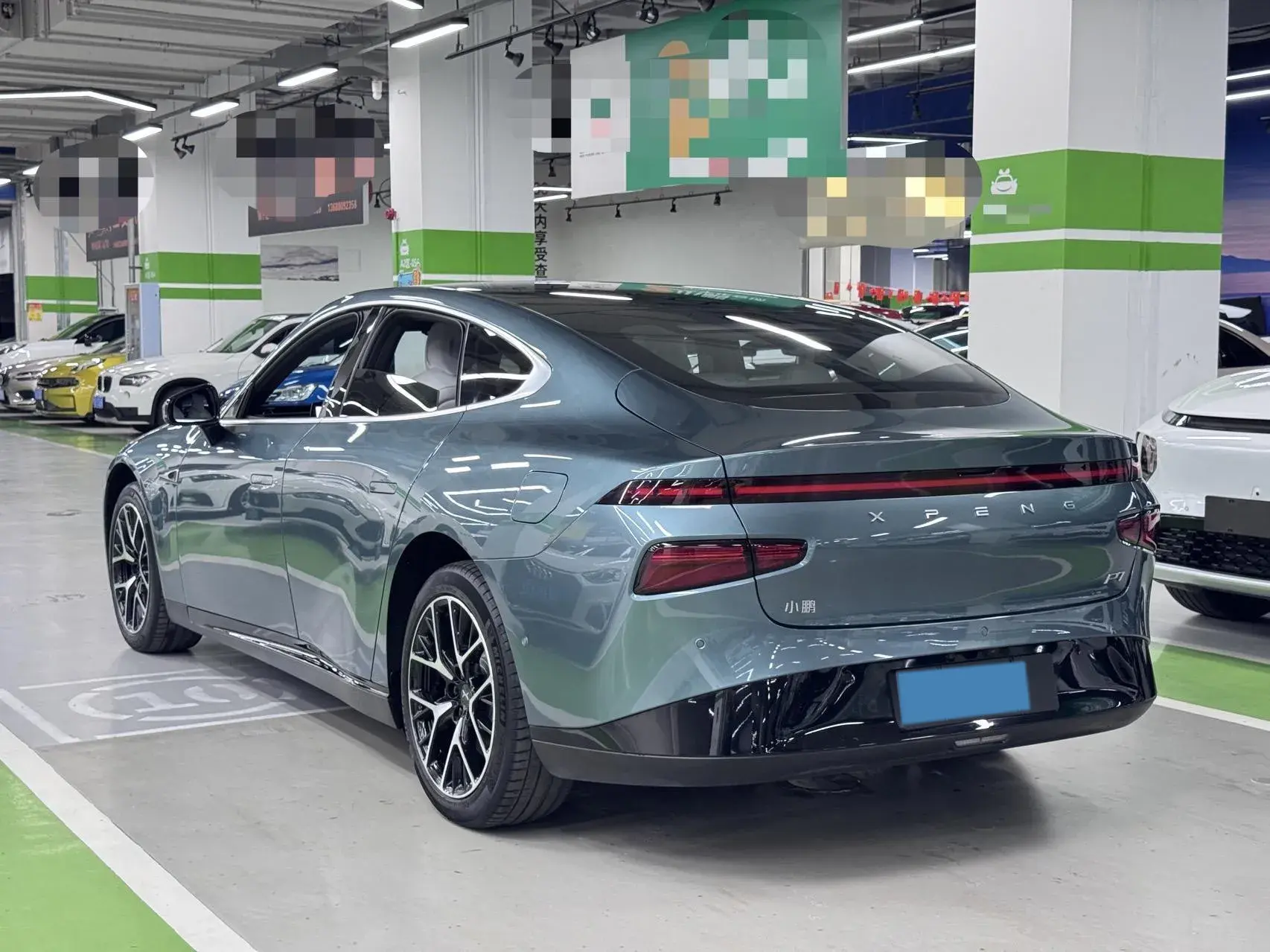 2023 XPENG P7 thumbnail 3