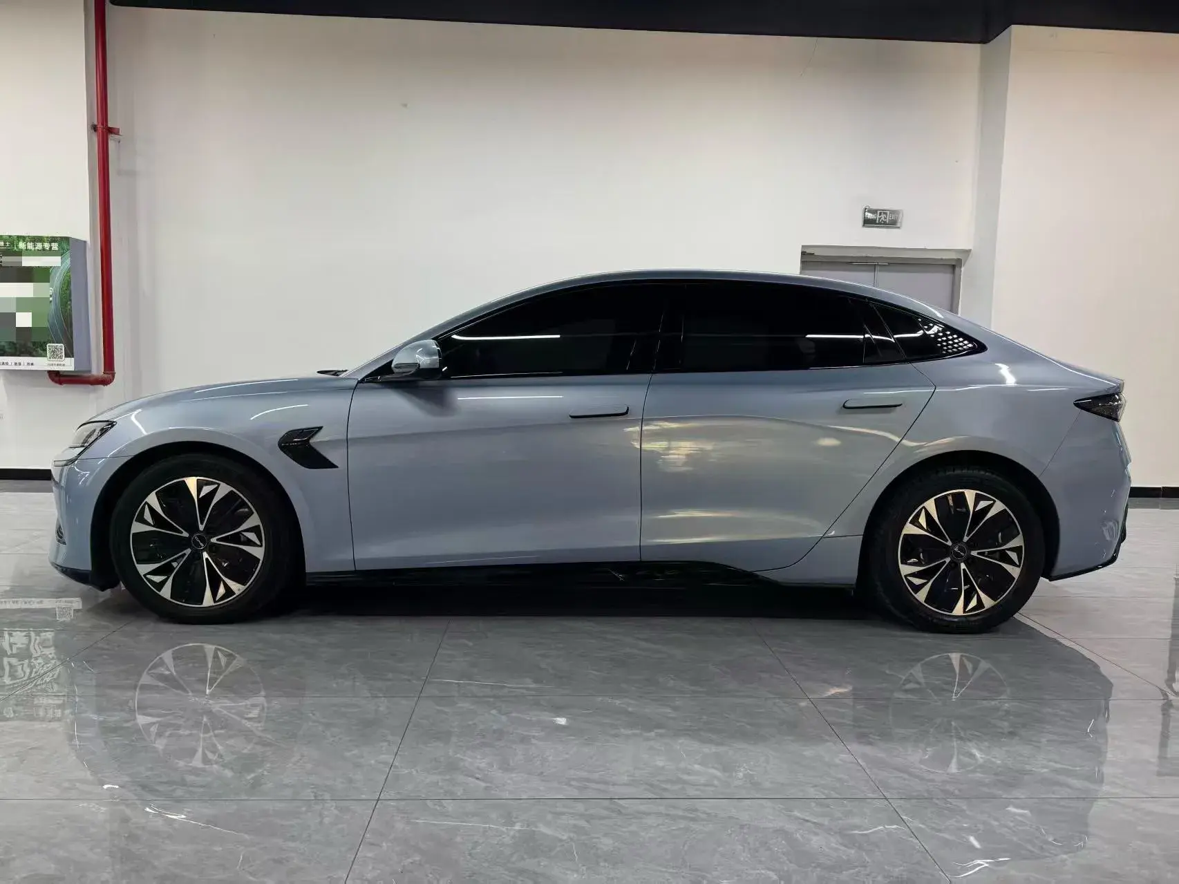 2022 BYD SEAL thumbnail 3