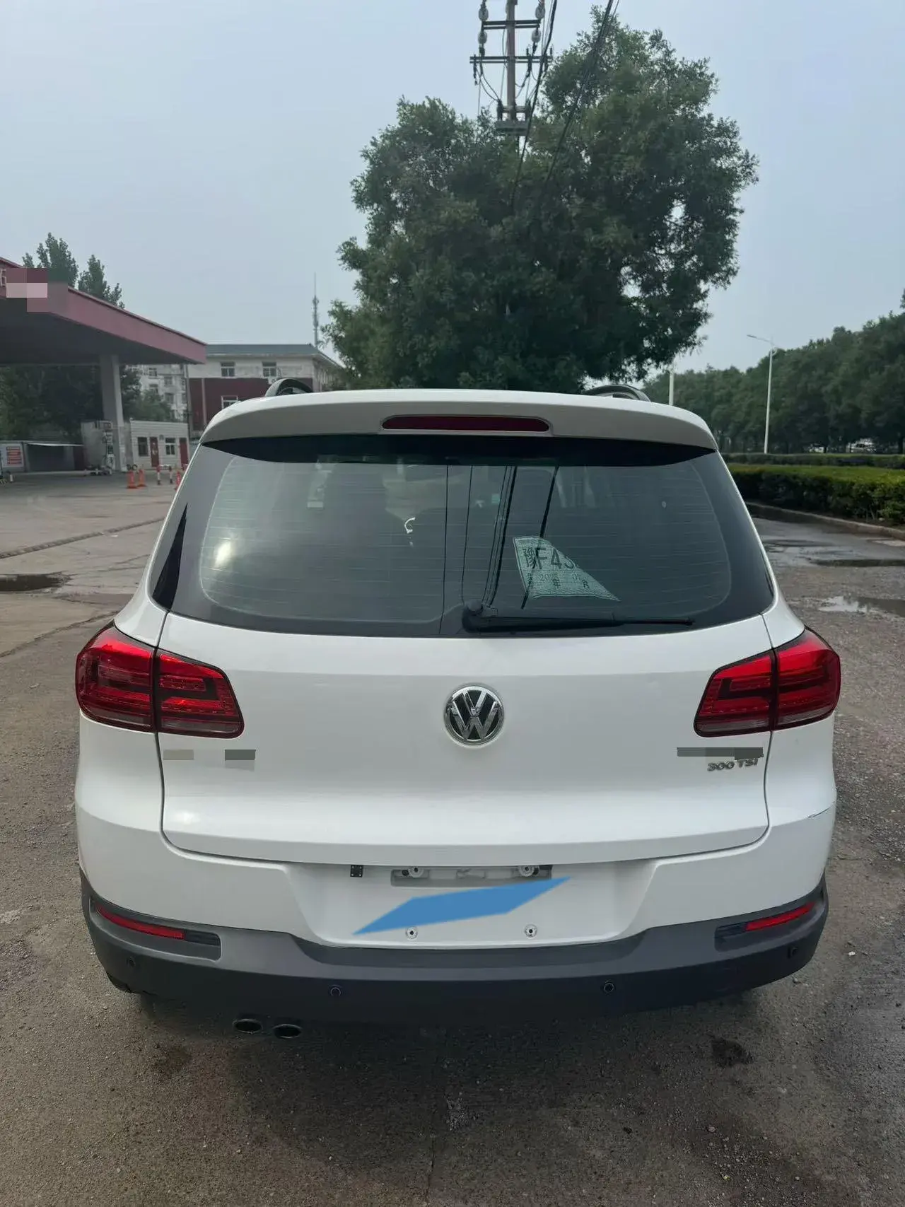 2017 VOLKSWAGEN TIGUAN thumbnail 3