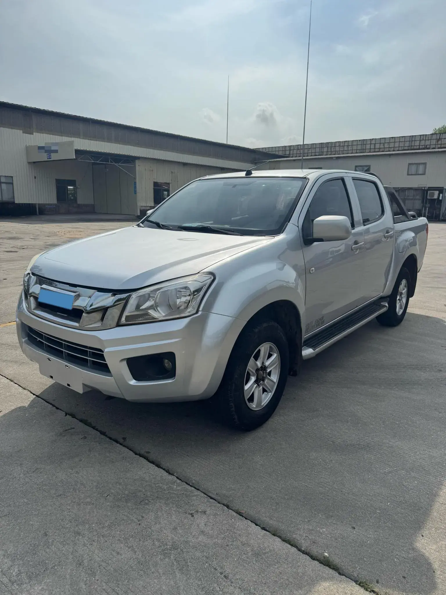2018 ISUZU RE-MAX view 1