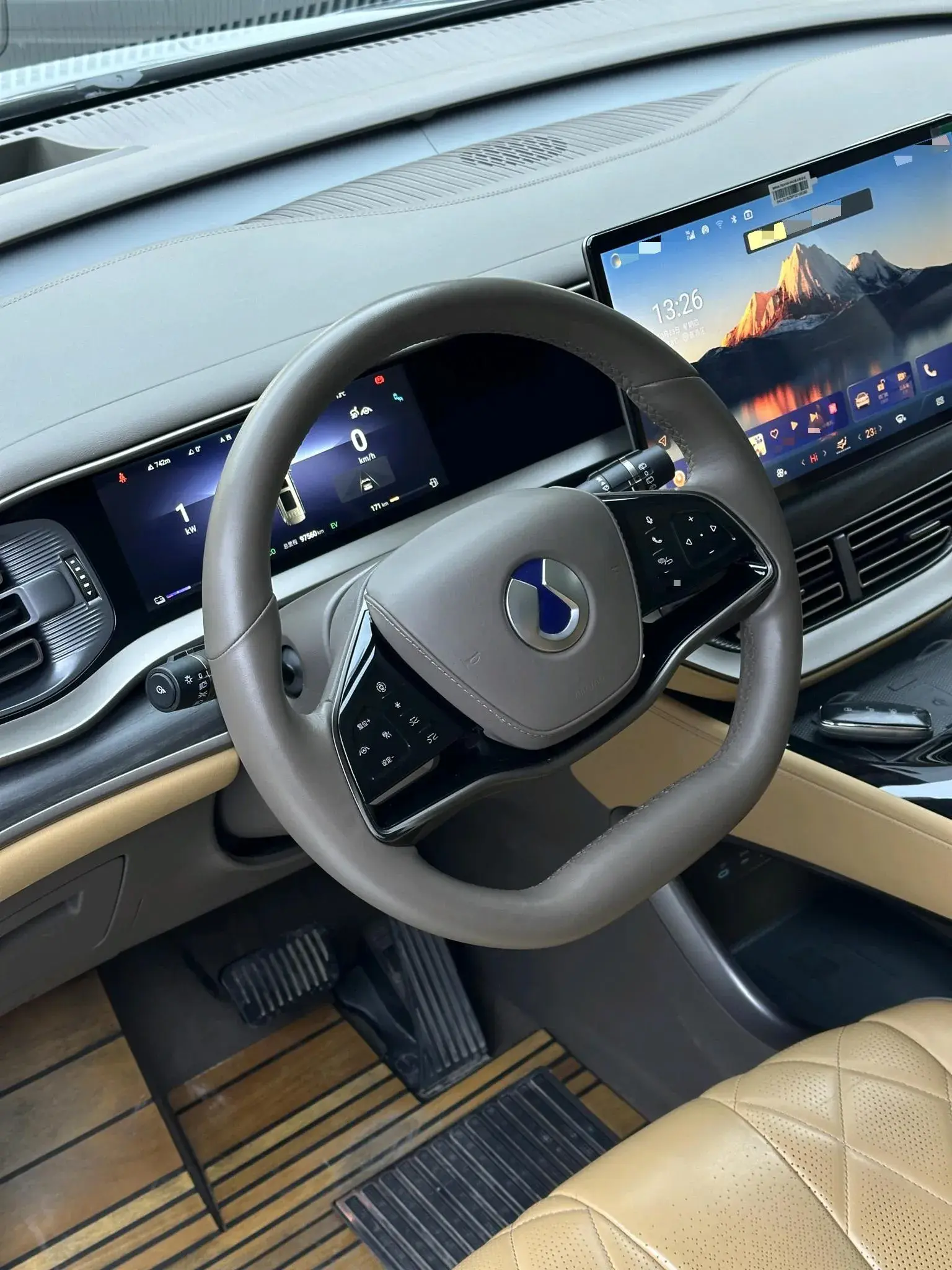 2022 DENZA D9 thumbnail 3