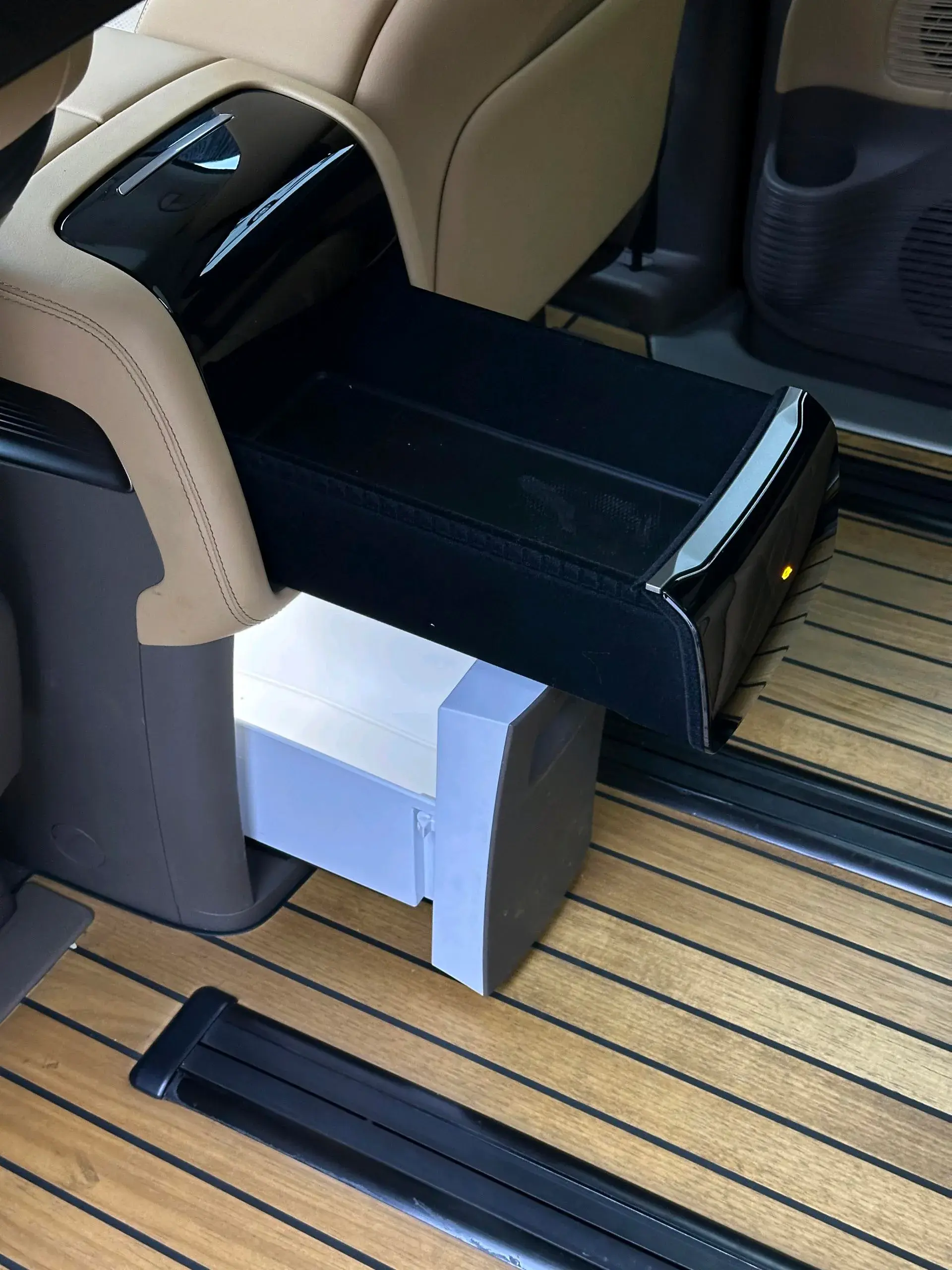 2022 DENZA D9 thumbnail 4