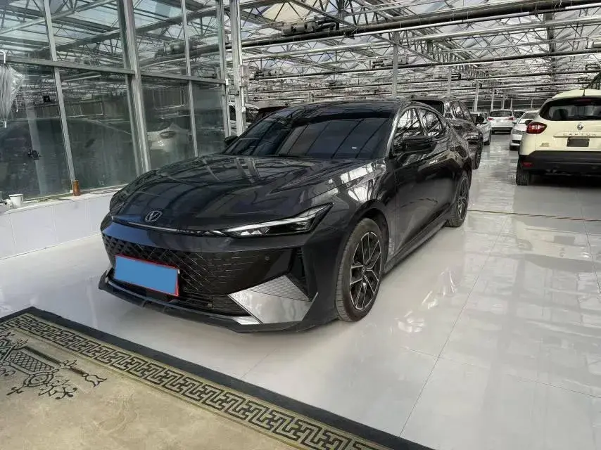 2024 ChangAn UNI-V iDD 1.5L 110HP L4 E-CVT PHEV 18.99KWH