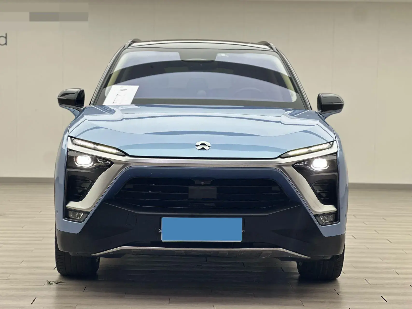 2018 NIO ES8 thumbnail 3