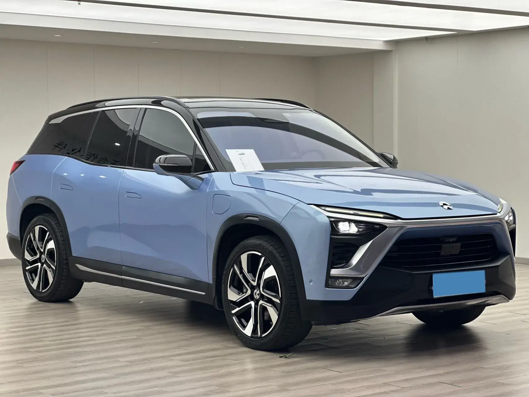2018 NIO ES8 thumbnail 4