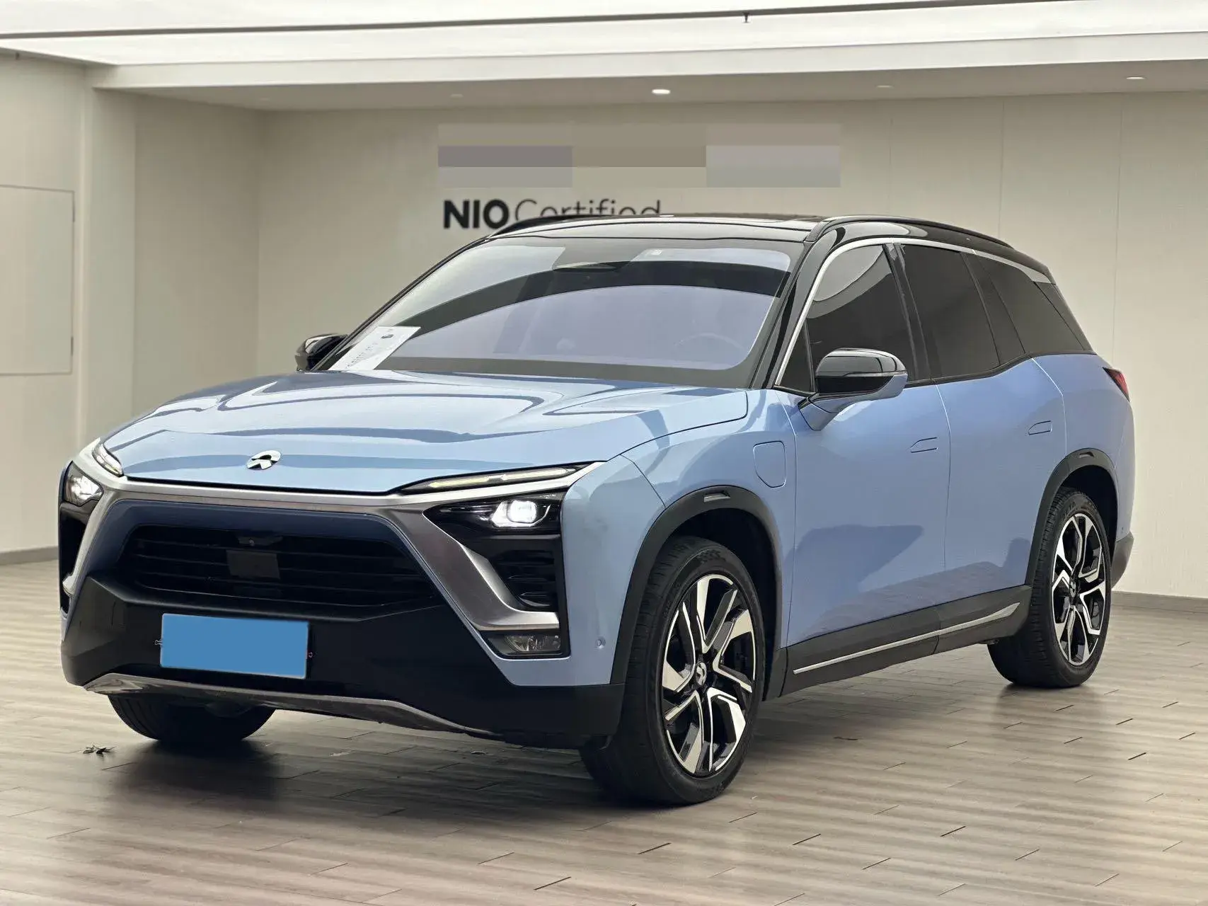 2018 NIO ES8 view 1