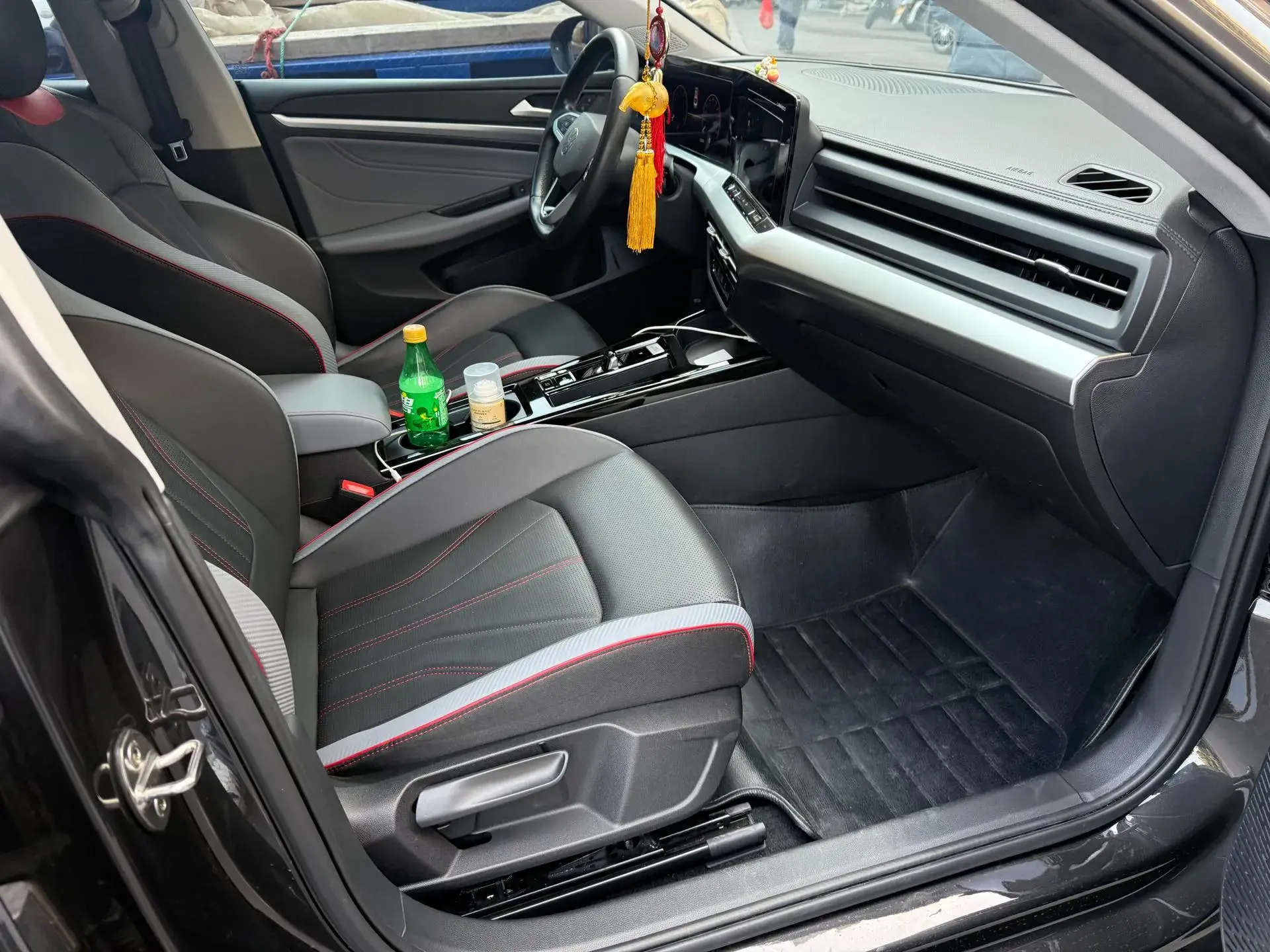 2023 VOLKSWAGEN LAMANDO thumbnail 3