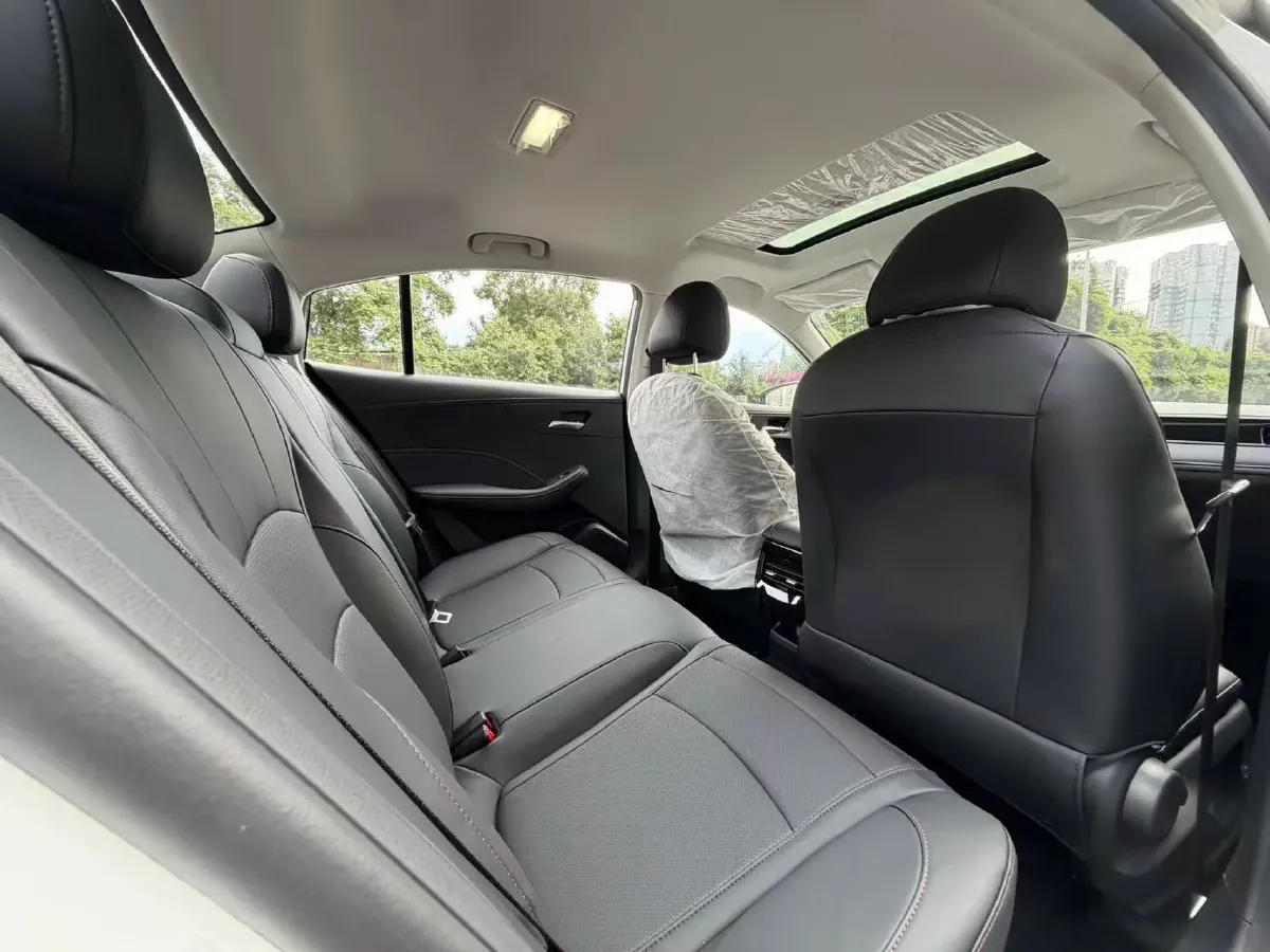 2024 Roewe i5 1.5L 129HP L4 CVT,autocango,china used car exporter,china ev exporter,chinese used car exporter,chinese used ev exporter