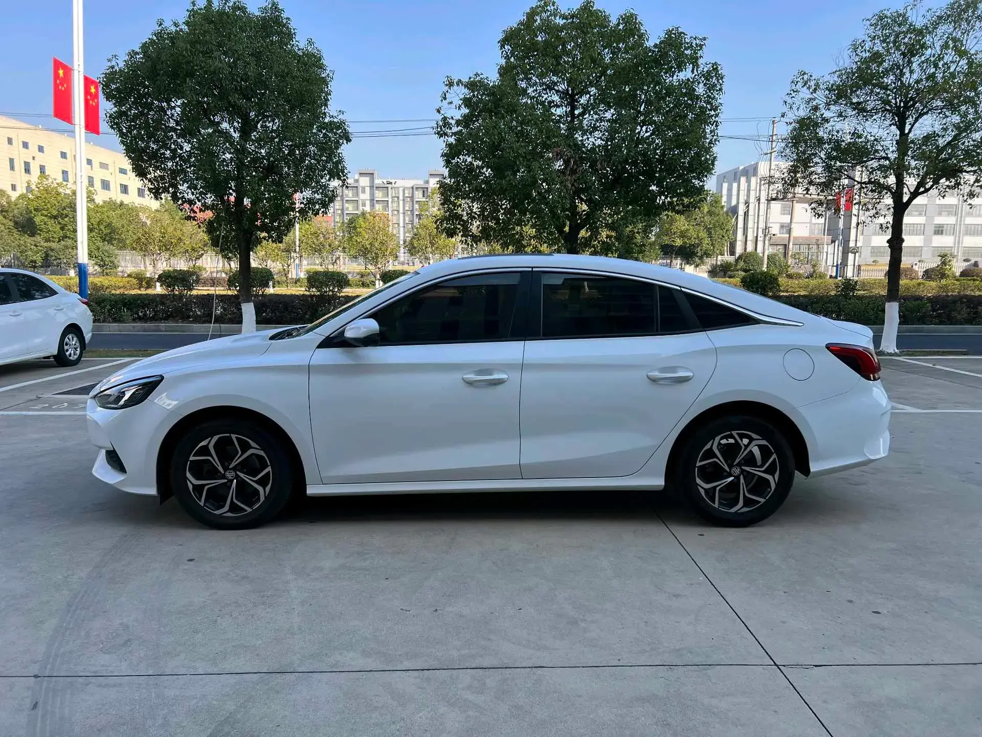 2021 MG 5 thumbnail 4