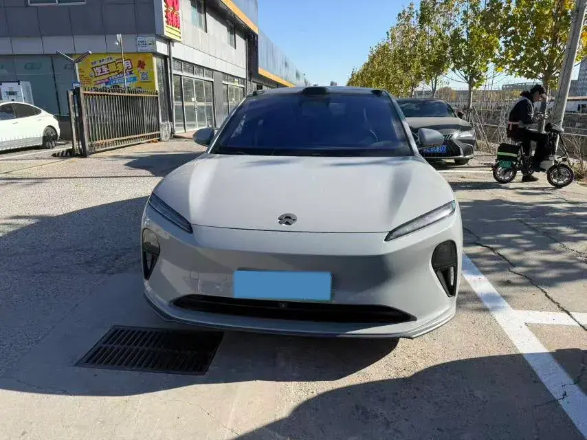 2022 NIO ET5 thumbnail 2