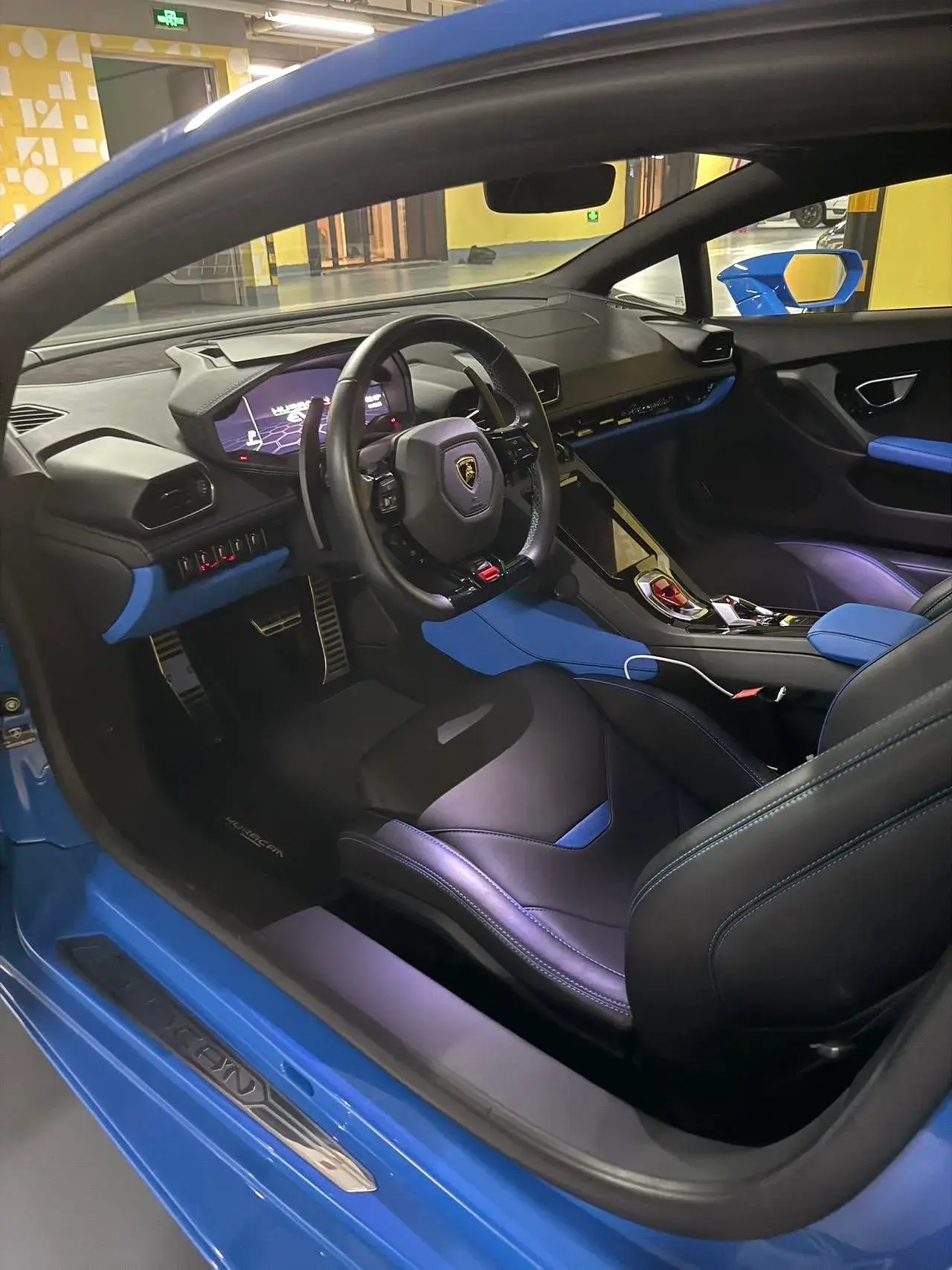 2020 LAMBORGHINI HURACÁN thumbnail 2