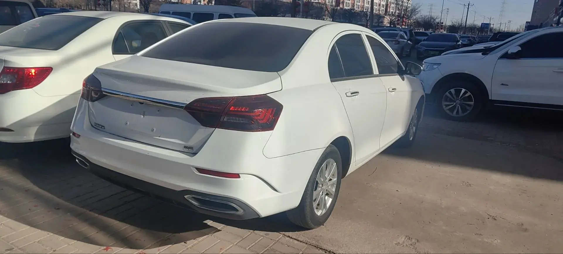 2021 GEELY EMGRAND thumbnail 2