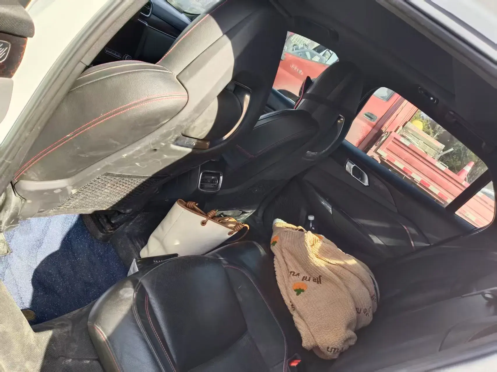 2018 LYNK&CO 03 thumbnail 3