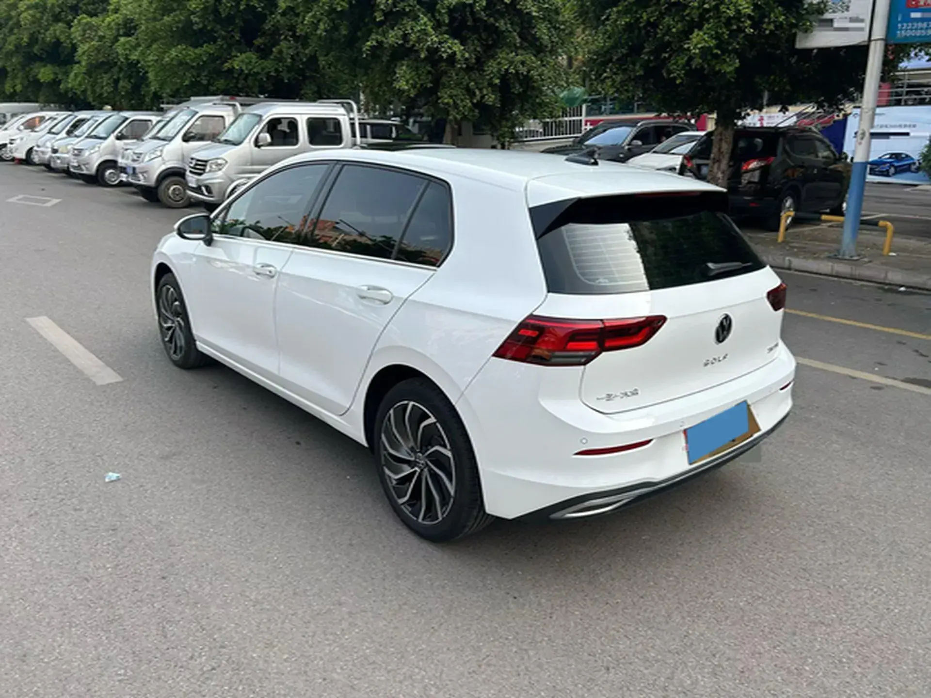 2021 VOLKSWAGEN GOLF thumbnail 4