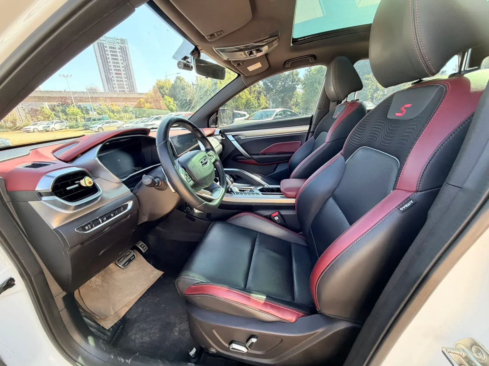 2019 GEELY COOLRAY thumbnail 4