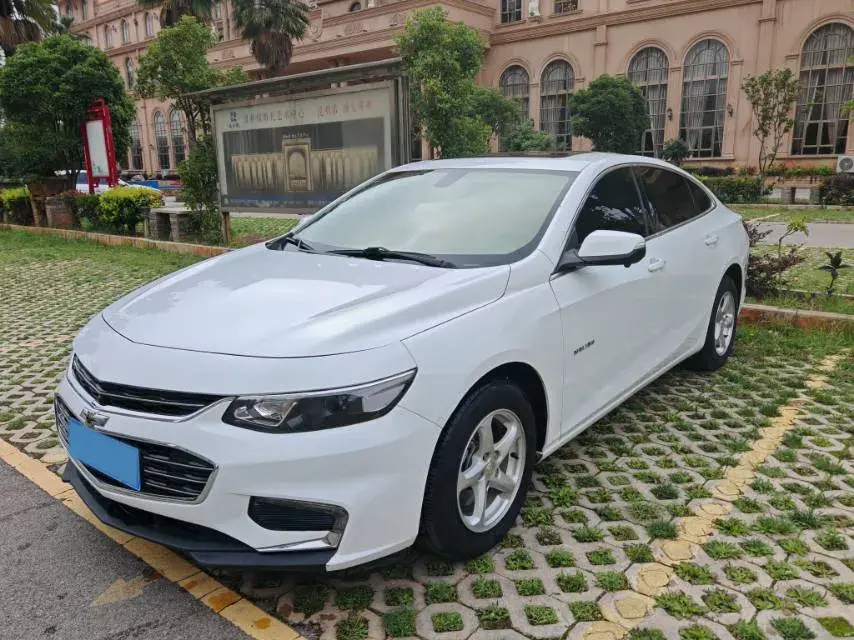 2018 CHEVROLET MALIBU view 1