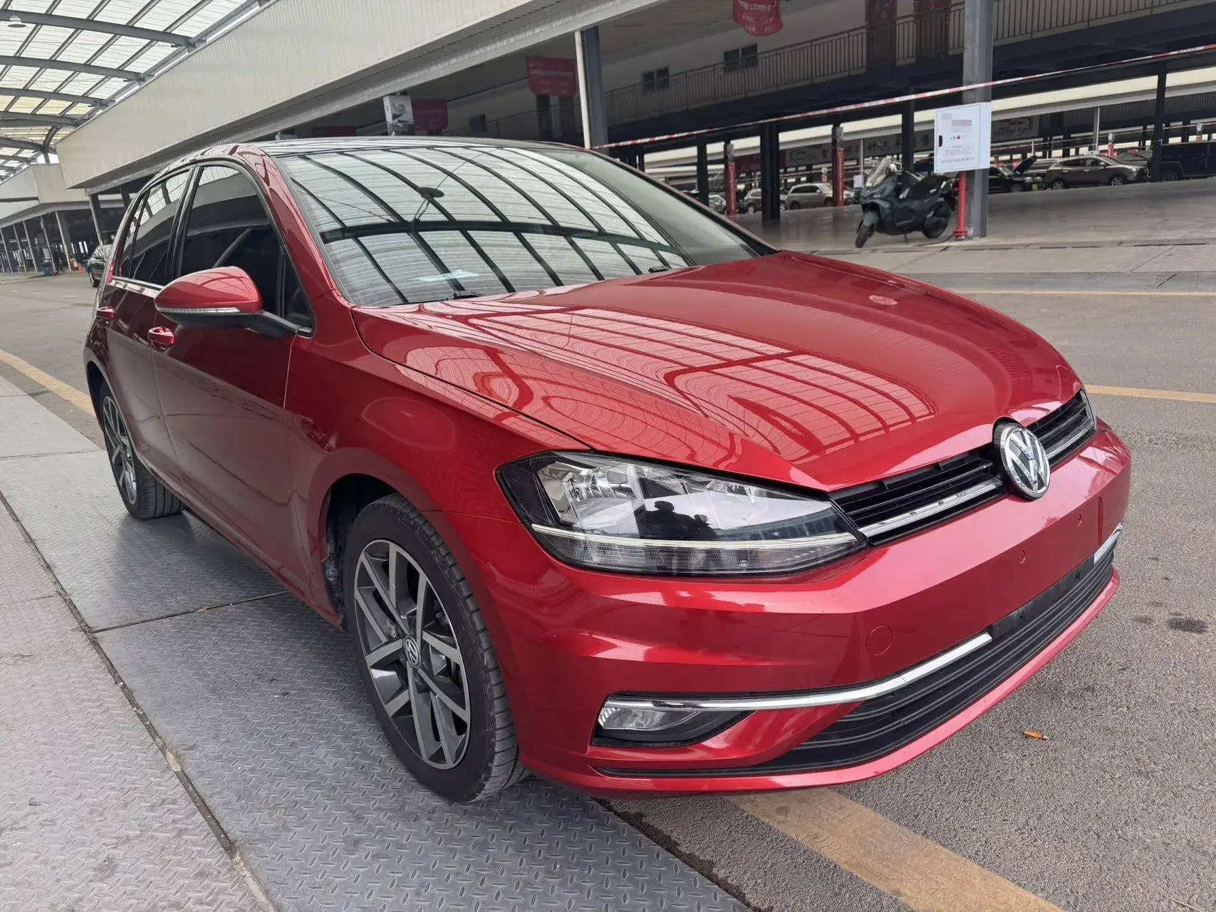 2019 VOLKSWAGEN GOLF thumbnail 3