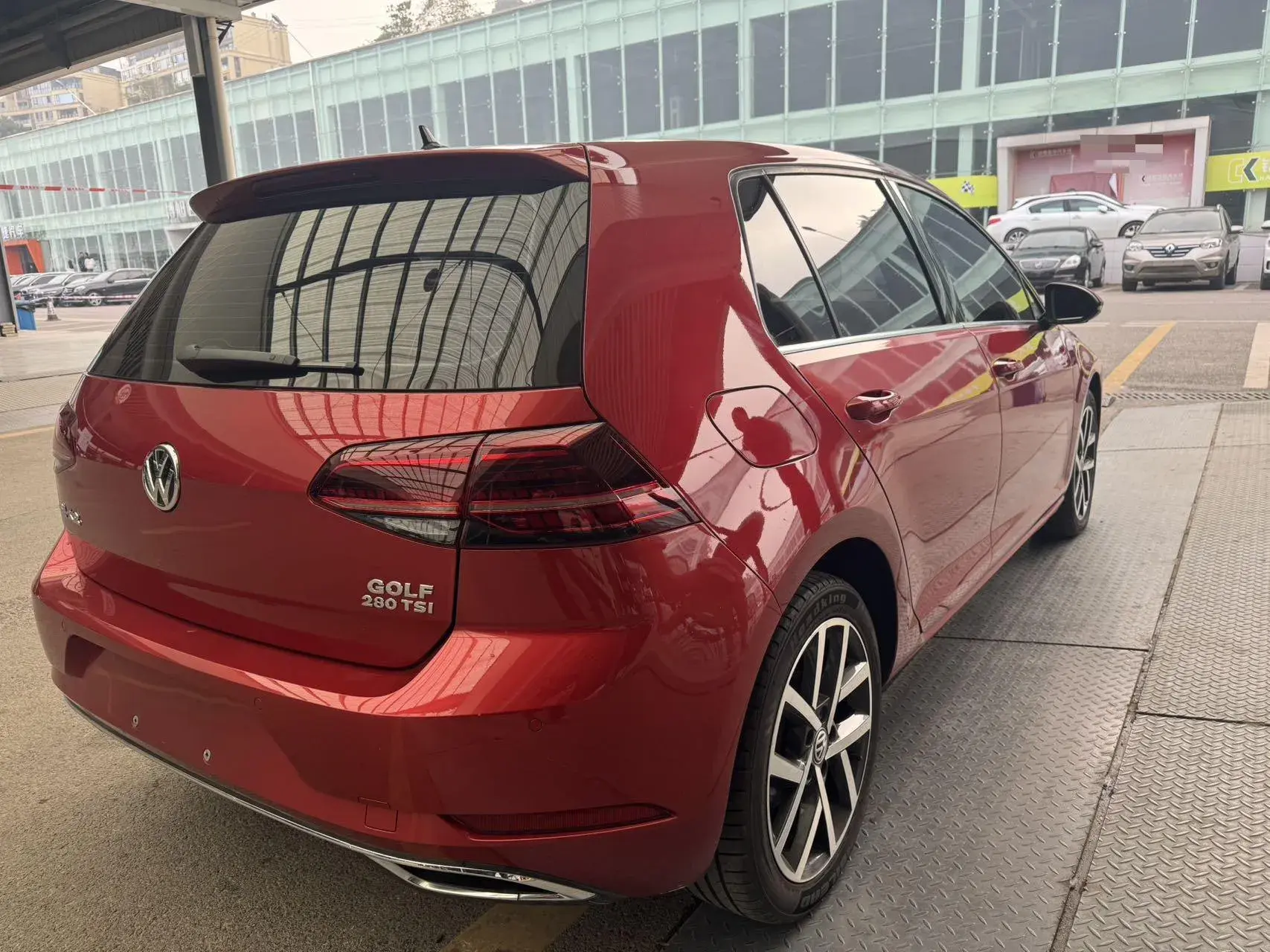 2019 VOLKSWAGEN GOLF thumbnail 4