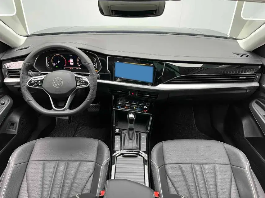 2024 VOLKSWAGEN PASSAT thumbnail 4