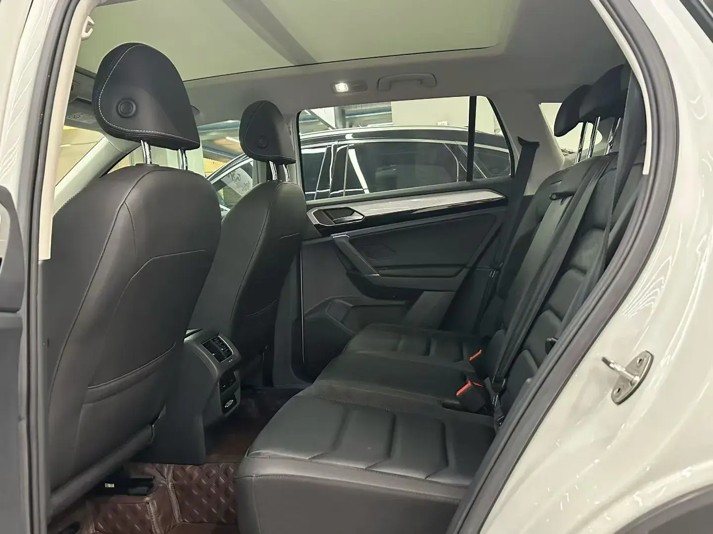 2019 VOLKSWAGEN TAYRON thumbnail 3