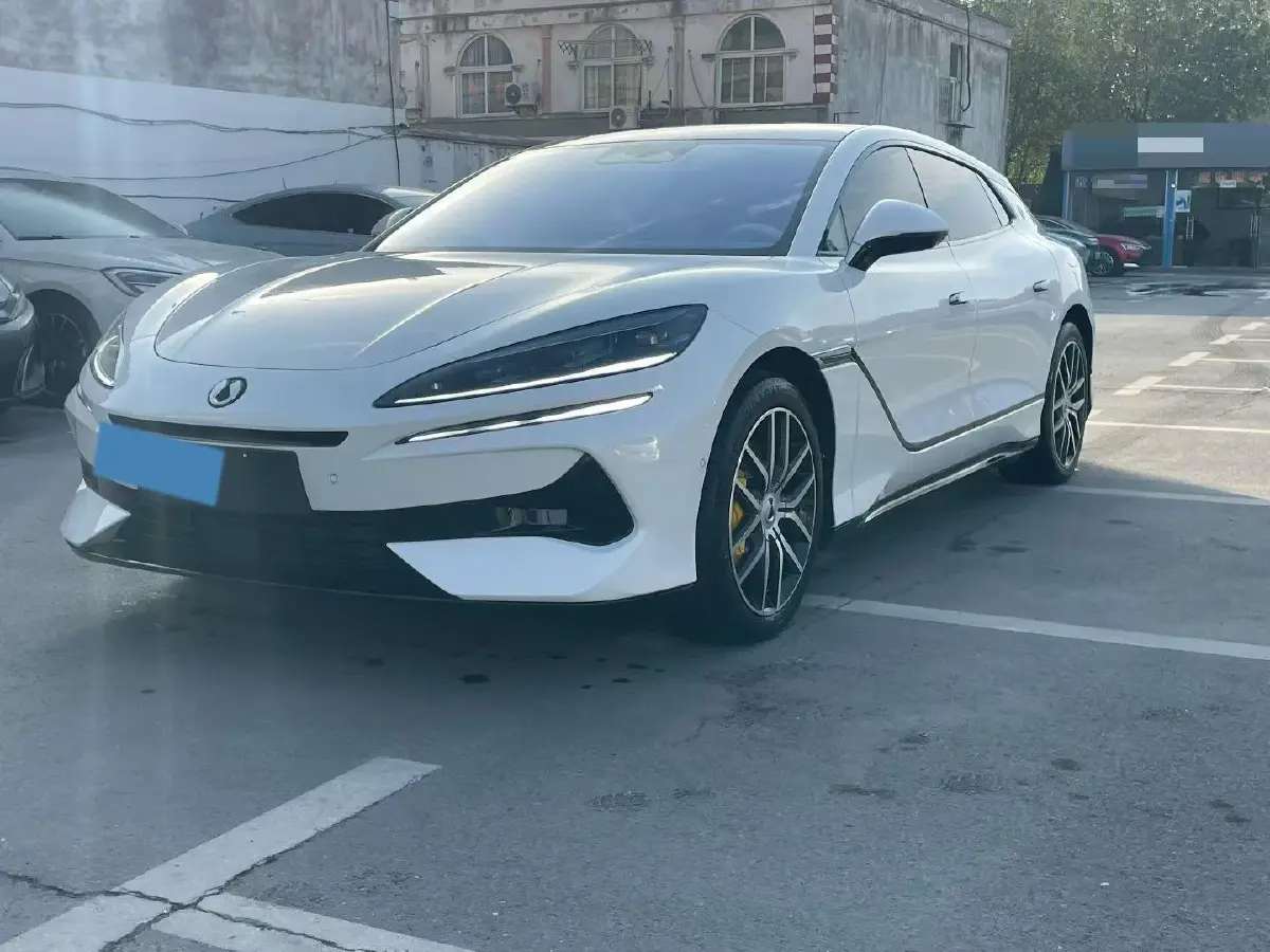 2024 Denza DenzaZ9GT 2.0T 207HP L4 E-CVT PHEV 38.5KWH