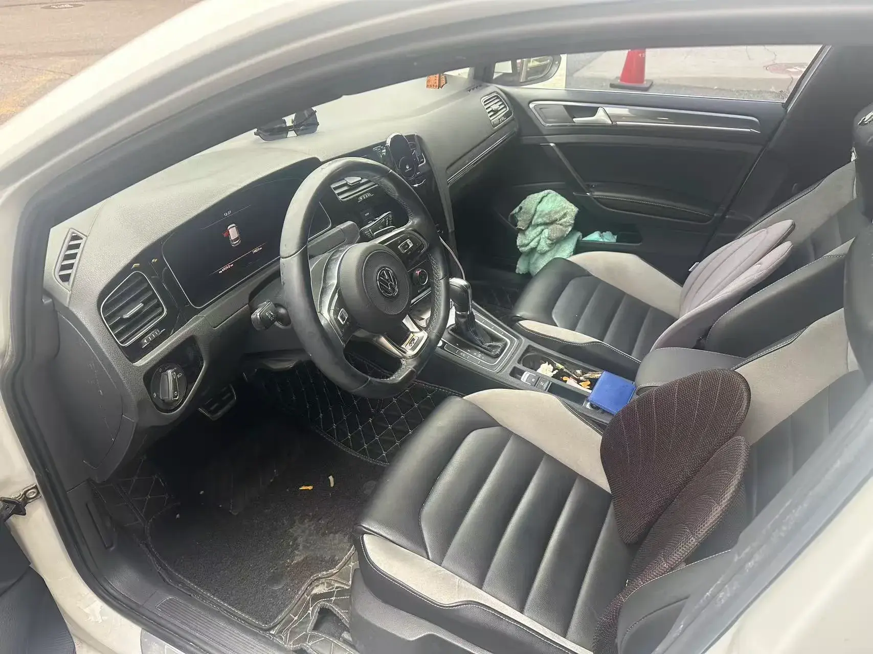 2019 VOLKSWAGEN GOLF thumbnail 3