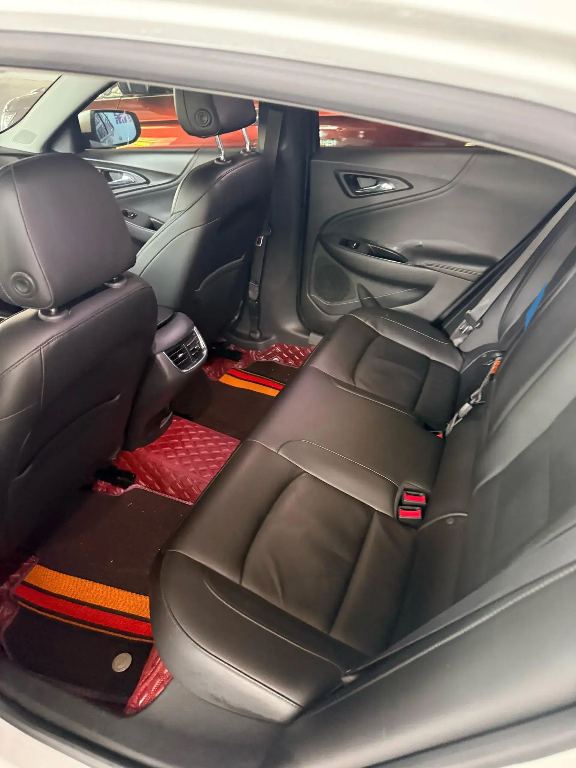 2018 CHEVROLET MALIBU thumbnail 4