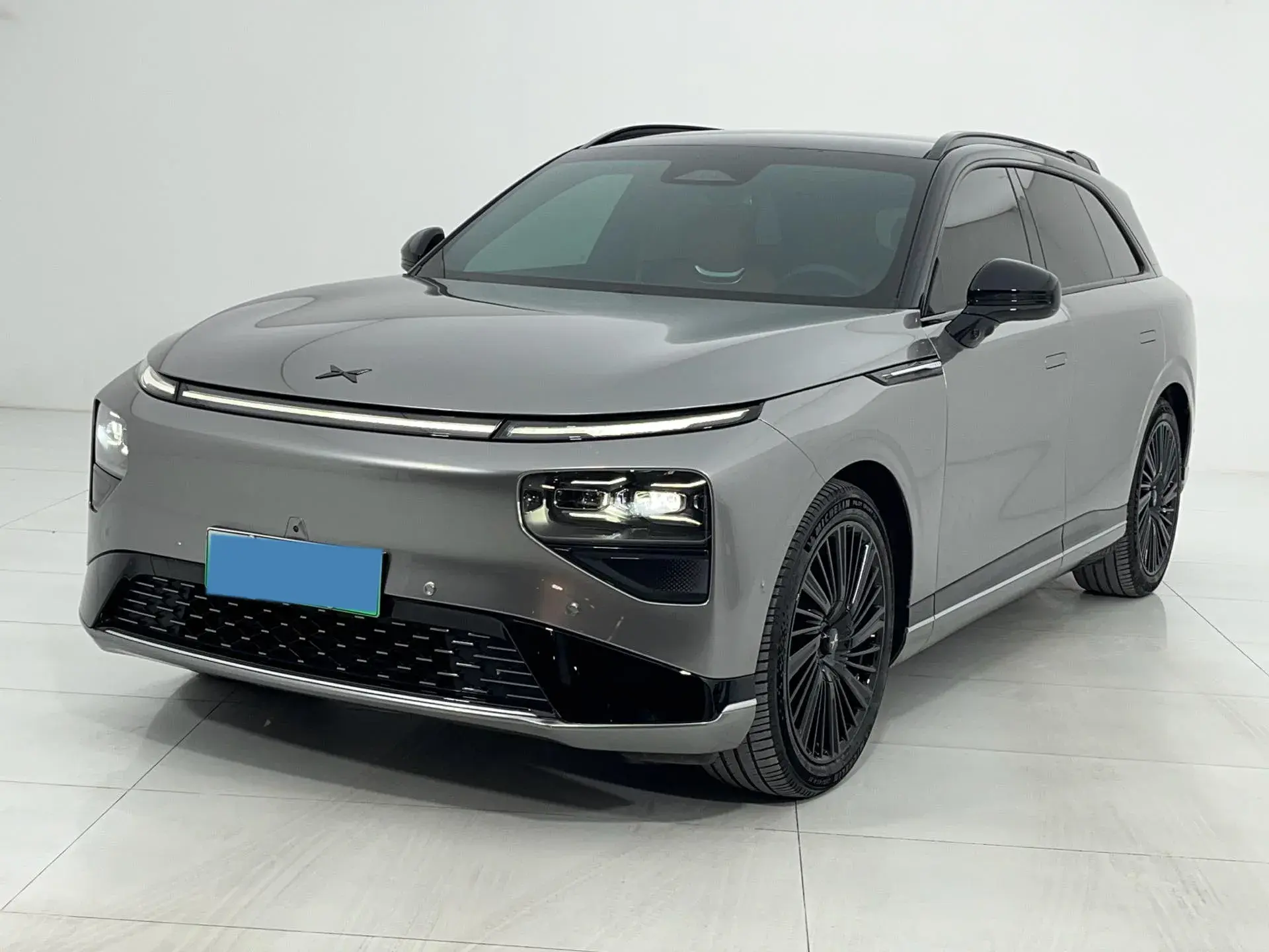 2022 XPENG G9 view 1