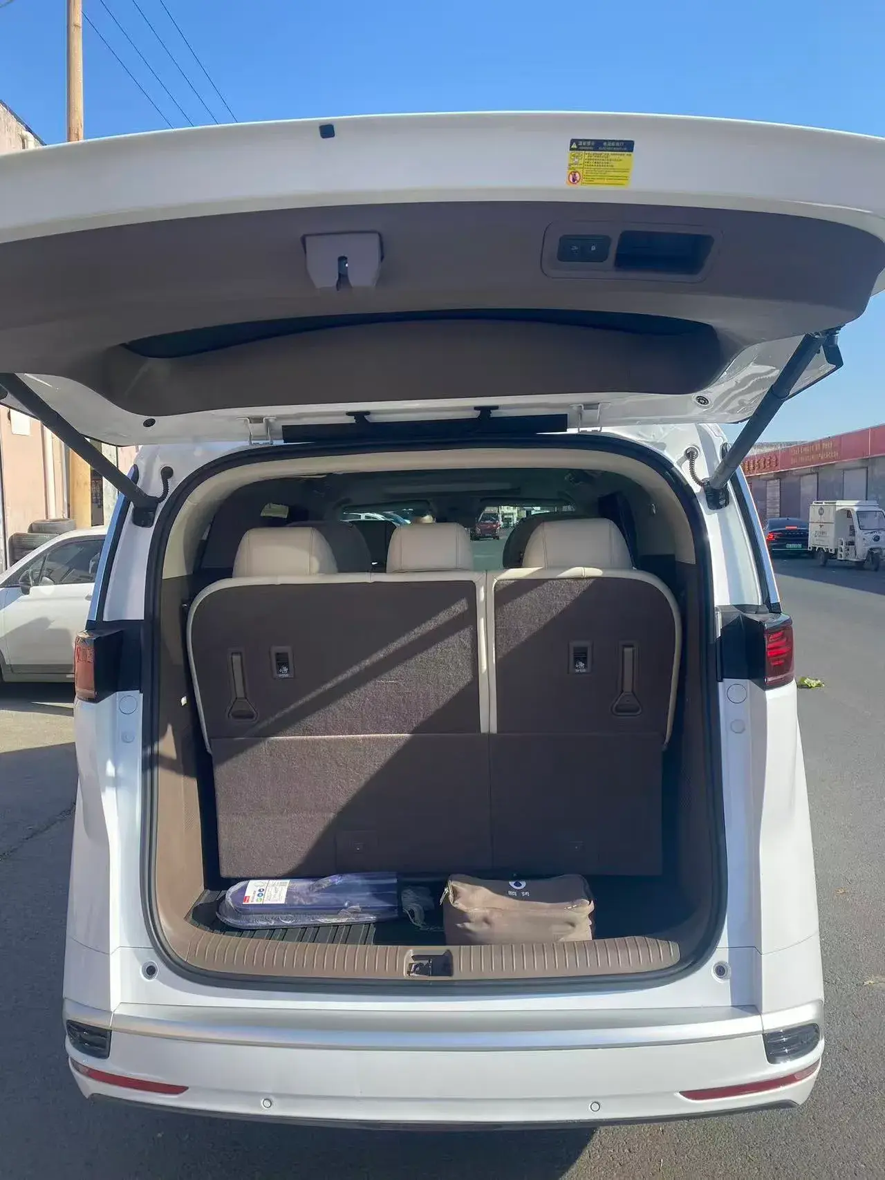 2022 DENZA D9 thumbnail 4