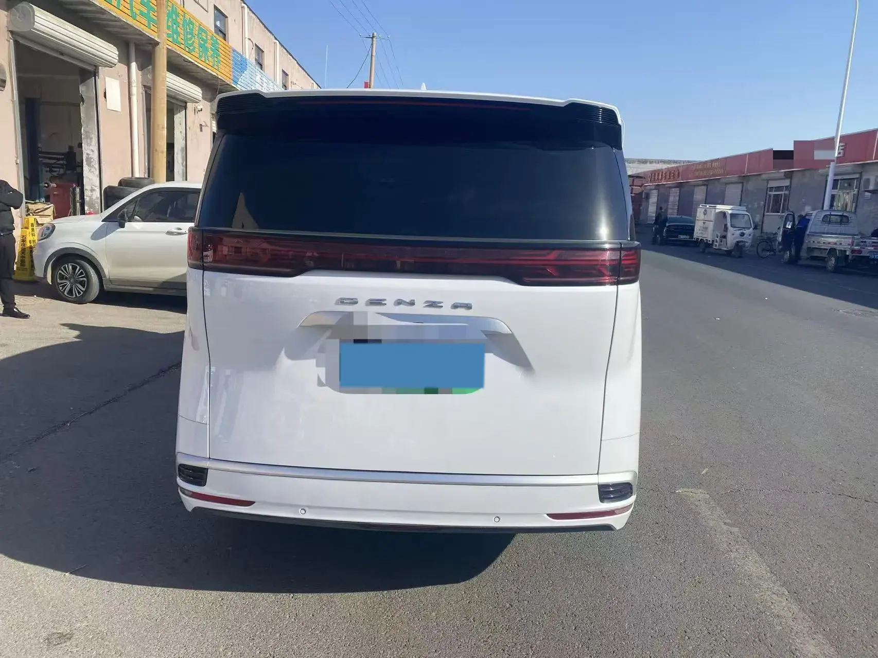 2022 DENZA D9 thumbnail 3