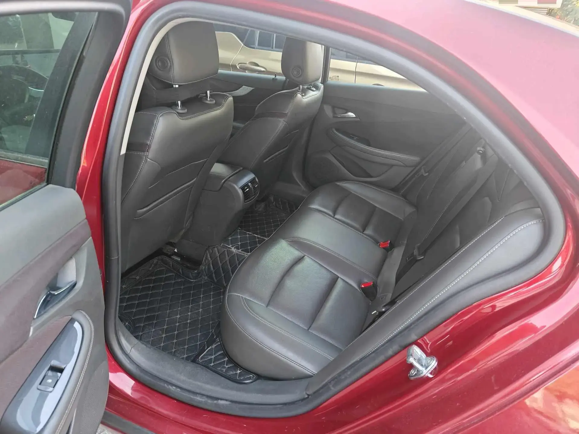 2018 CHEVROLET MALIBU thumbnail 3