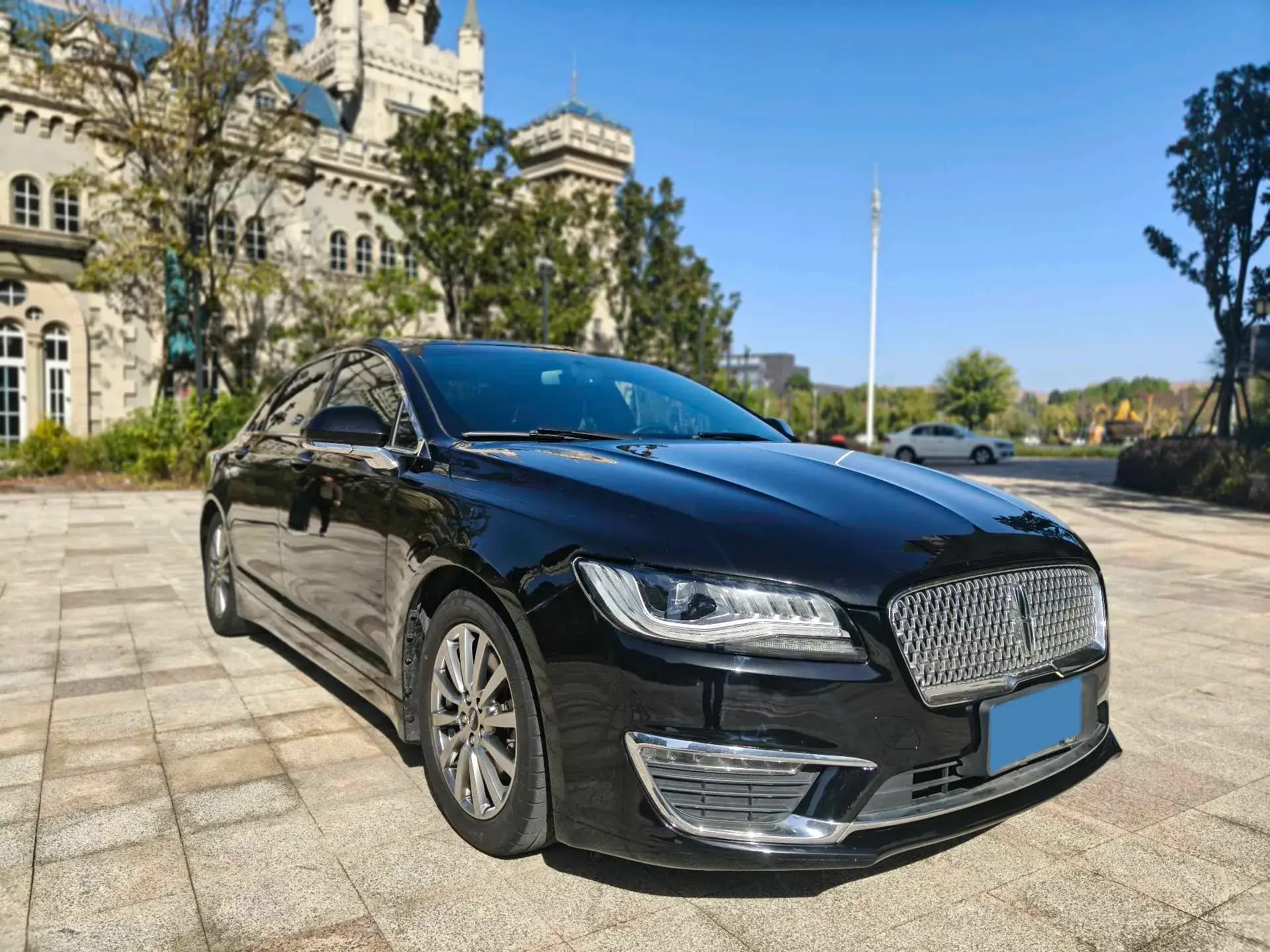 2019 LINCOLN MKZ thumbnail 3