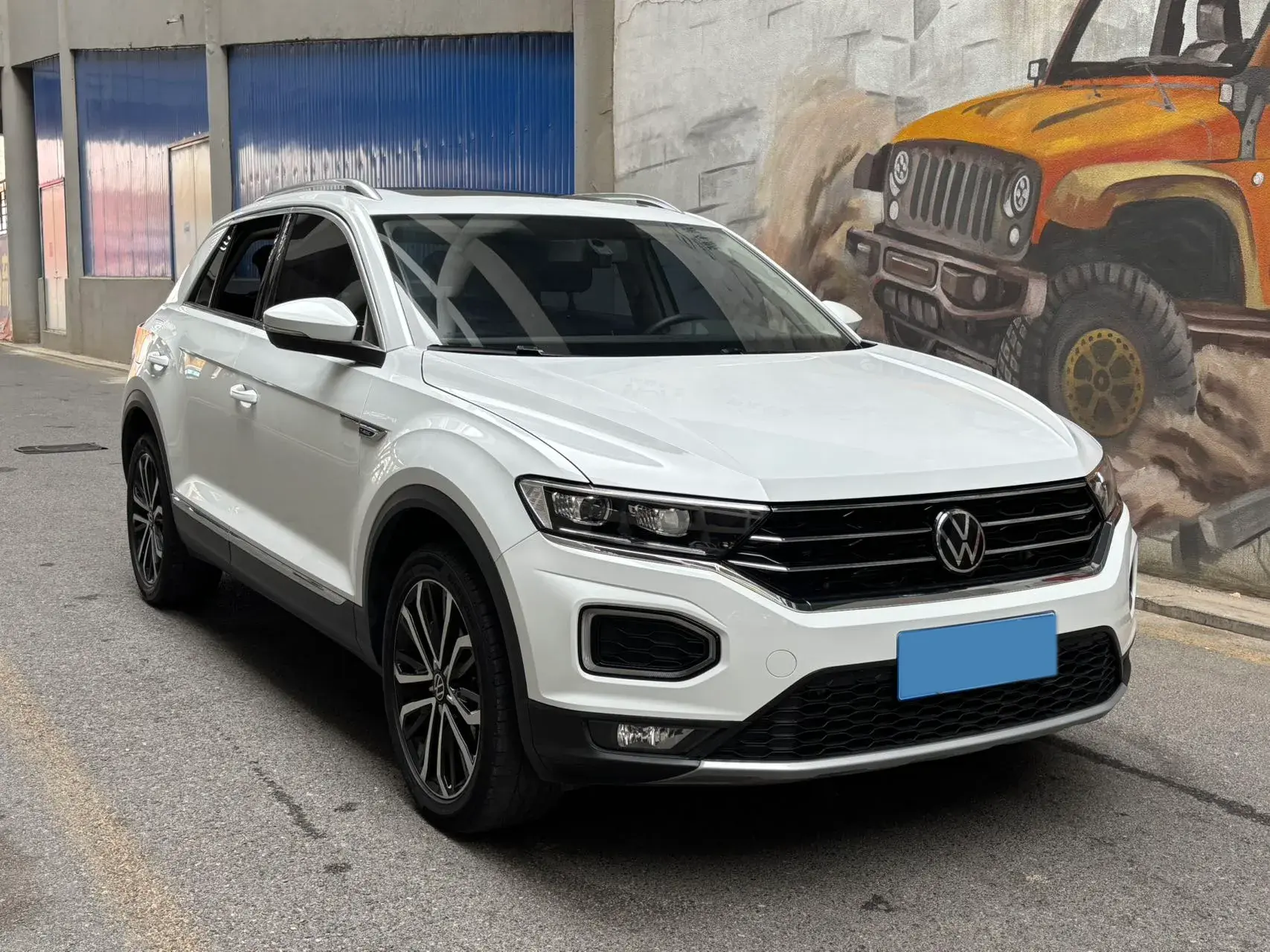 2021 VOLKSWAGEN T-ROC thumbnail 3
