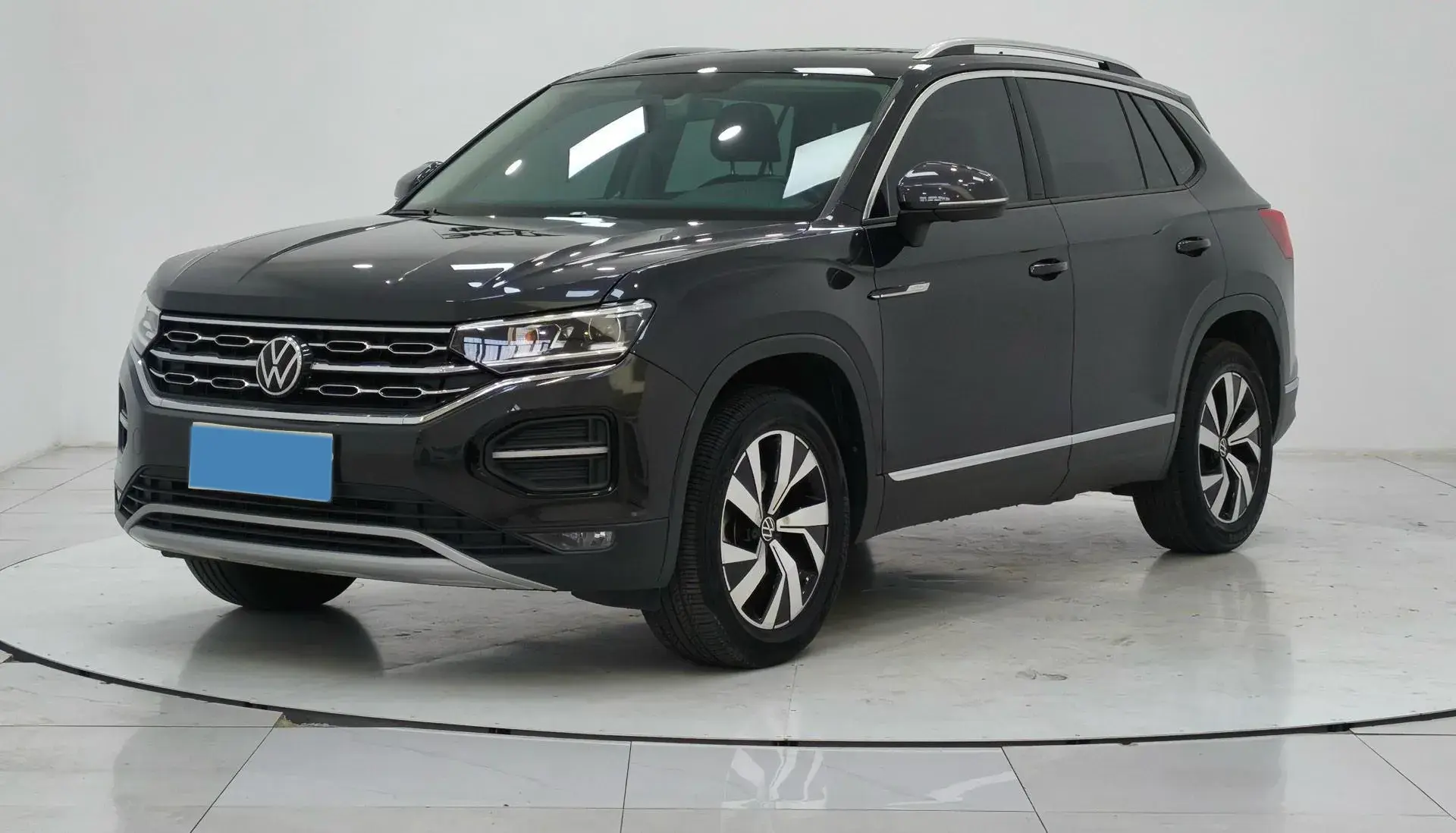 2022 VOLKSWAGEN TAYRON view 1